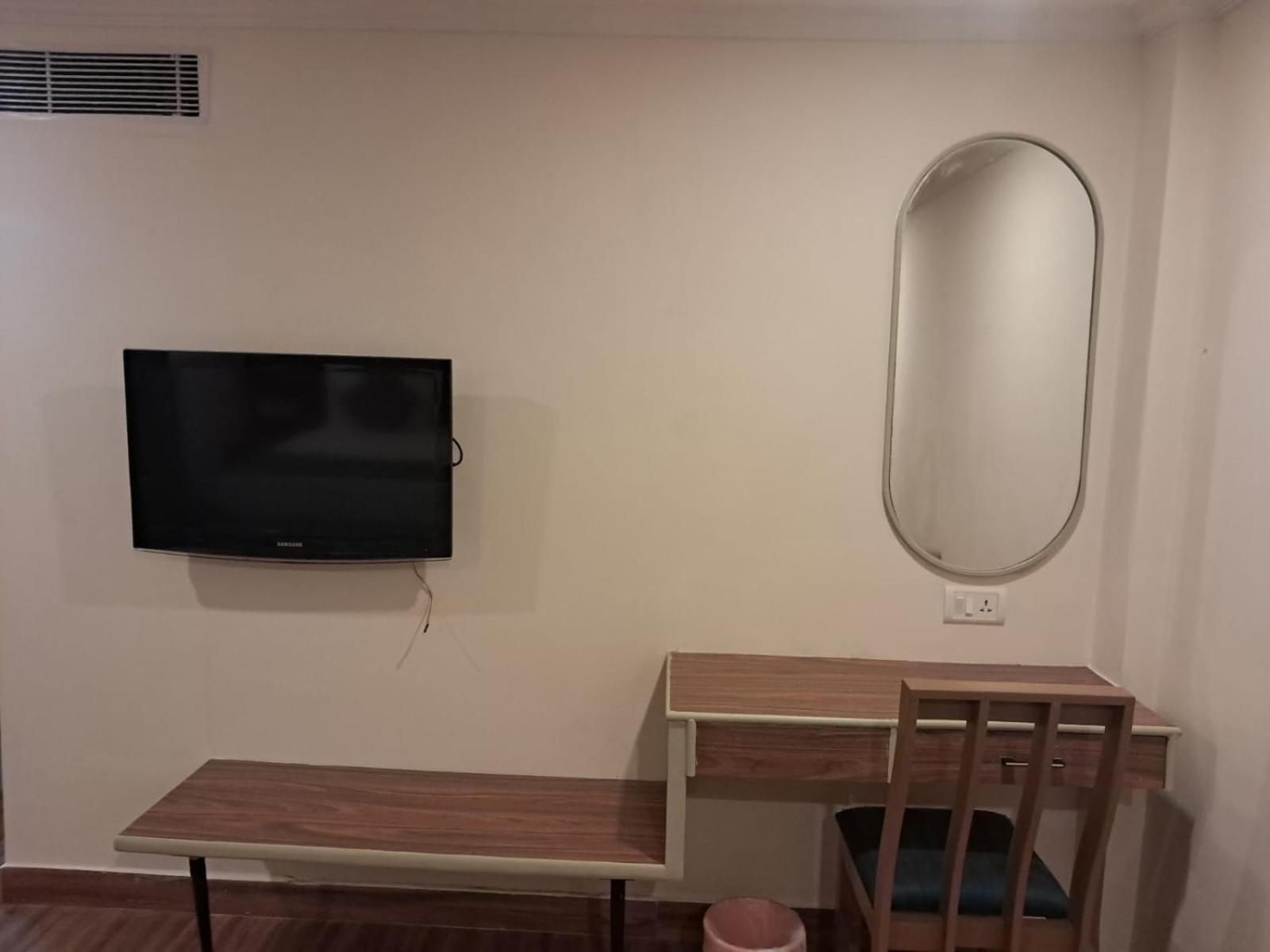 Hotel Grand Residence Chennai Bagian luar foto