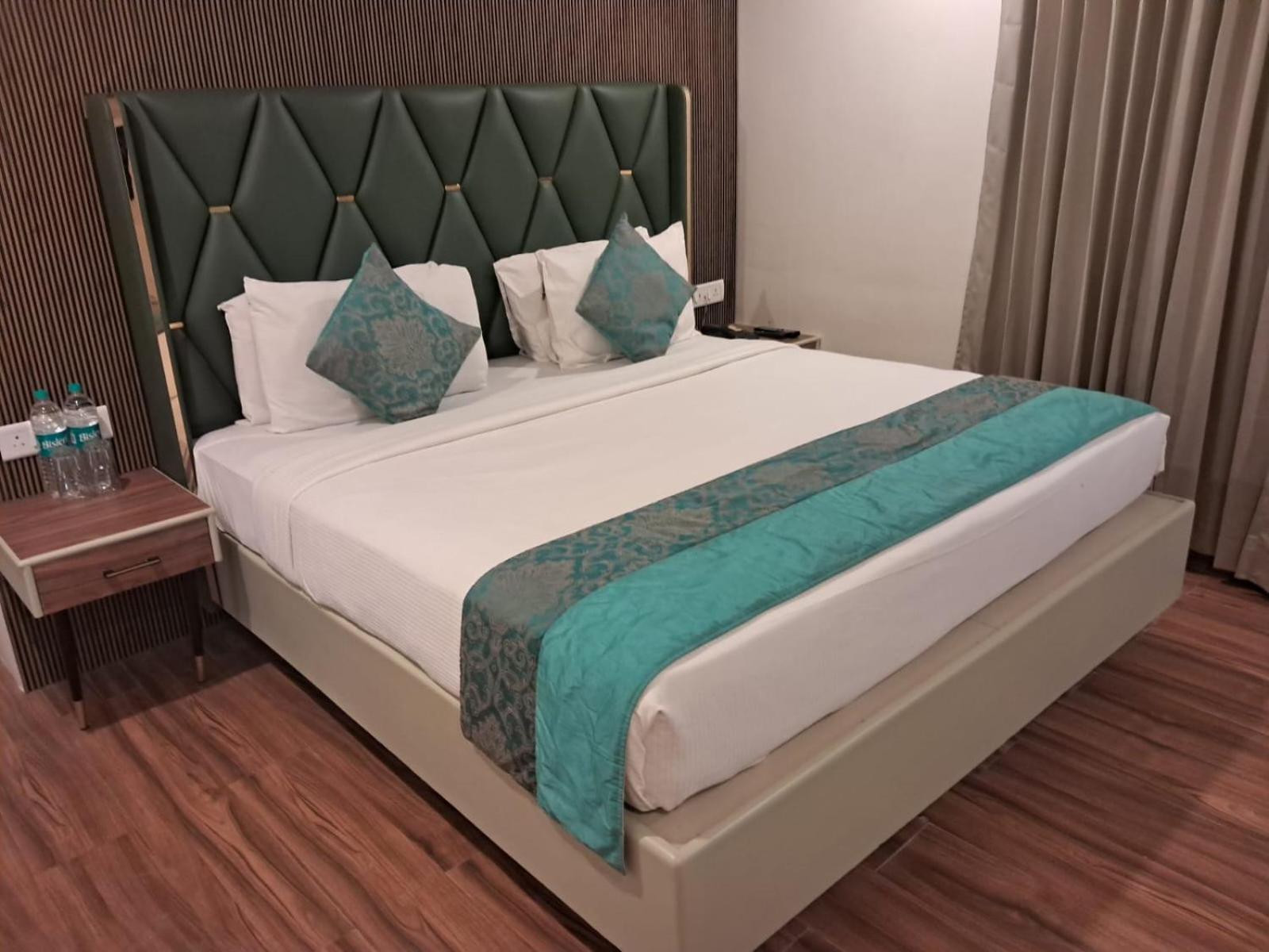Hotel Grand Residence Chennai Bagian luar foto