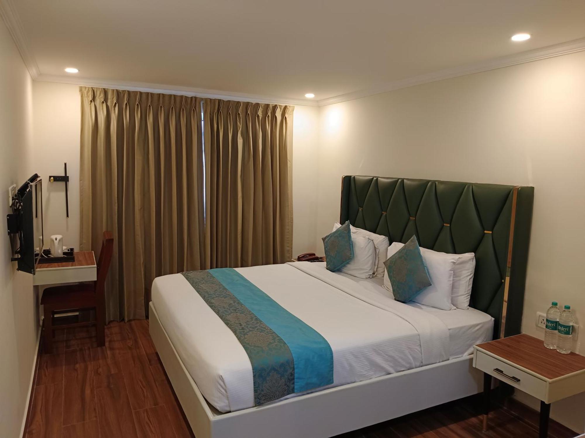 Hotel Grand Residence Chennai Bagian luar foto